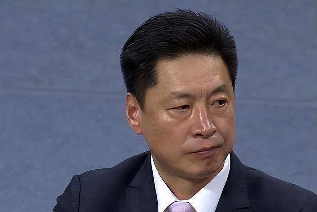 未来十天我们还有三场比赛要踢，我不知道他是否能够参加。
